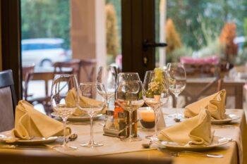Crafting the Perfect Dining Experience: Your Guide to Choosing Restaurant Table Sizes