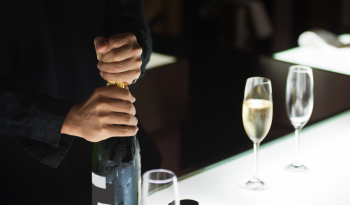 How to Open a Champagne Bottle Without Spills or Accidents: Easy Guide