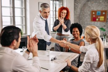 Why HR Teams Use Recognition Software For Retention