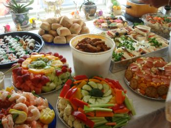 The Friendsgiving Hosting Checklist: Timeline to Leftovers