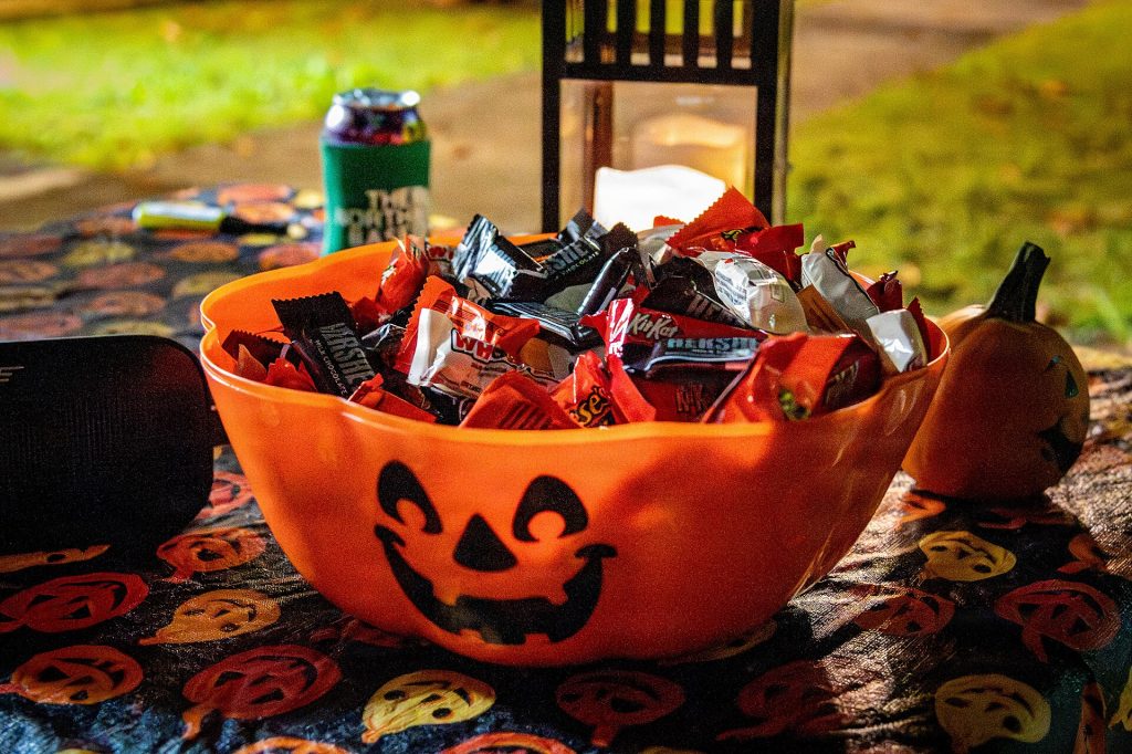 A bowl of wrapped Halloween candy by the front door
