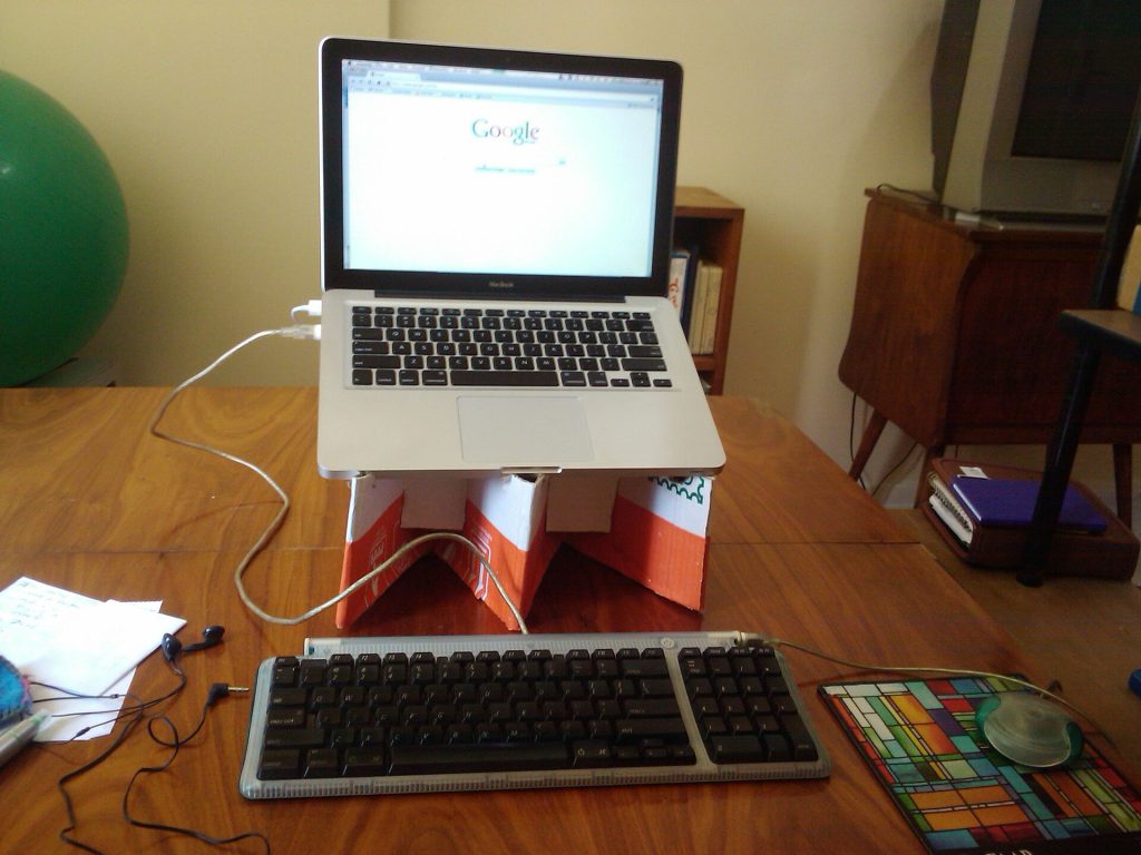 Home office (suporte para laptop em papelão) (4875984286)