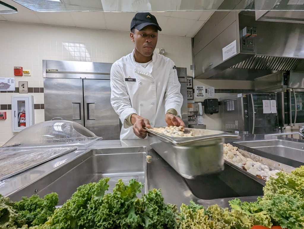 2022 Thanksgiving meal_18 Culinary specialists