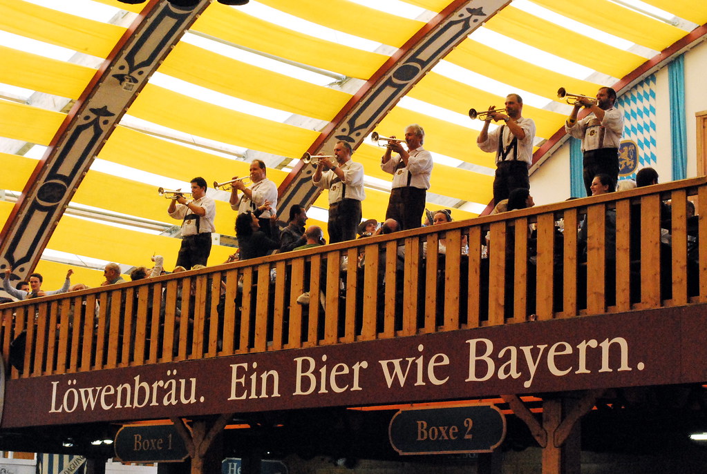 Oktoberfest Beer Styles: A Buyer’s Guide to Märzen and Festbier