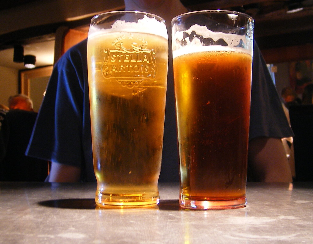 Glass of amber Märzen lager on a wooden table