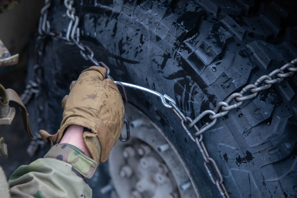 Snow chains tire