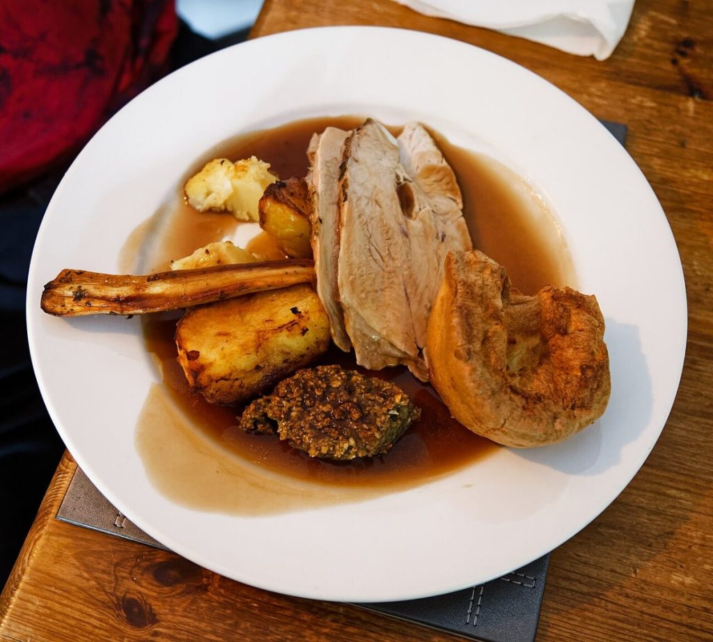 Holiday Dinner on a Budget: Planning the Feast Before the Bills Arrive